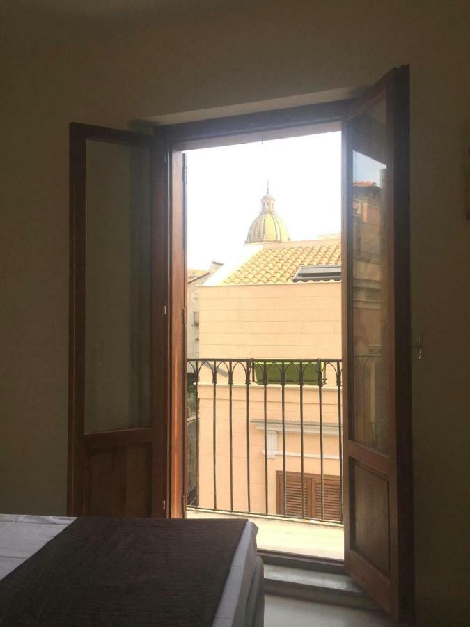Mix Apartment Palermo Bagian luar foto
